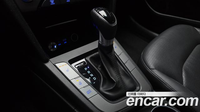 Hyundai AVANTE 2016 — photo 9