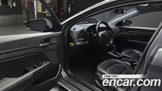 Hyundai AVANTE 2016 — photo 10