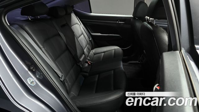 Hyundai AVANTE 2016 — photo 11