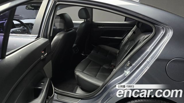 Hyundai AVANTE 2016 — photo 12