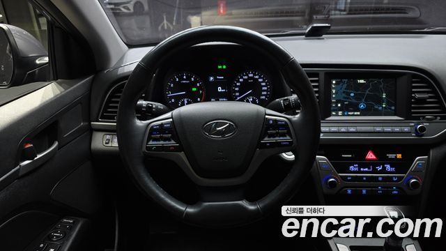 Hyundai AVANTE 2016 — photo 13