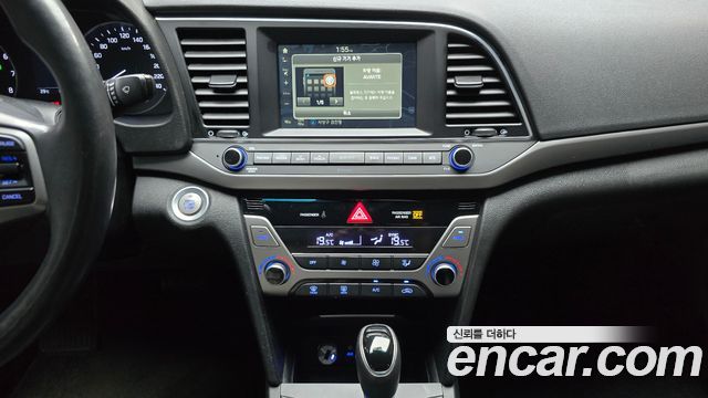 Hyundai AVANTE 2016 — photo 14