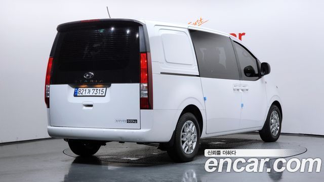 Hyundai Staria 2023 — photo 2