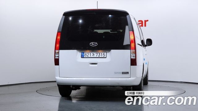Hyundai Staria 2023 — photo 4