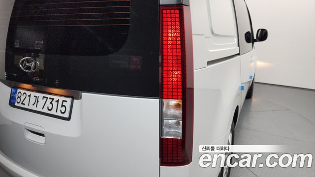 Hyundai Staria 2023 — photo 9