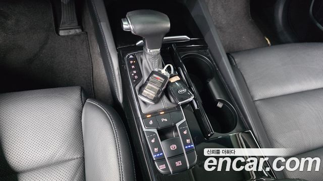 Kia K7 2016 — photo 9