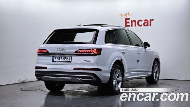Audi Q7 2021 — photo 2