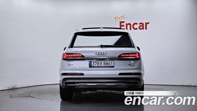 Audi Q7 2021 — photo 4