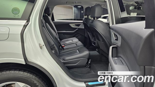 Audi Q7 2021 — photo 18