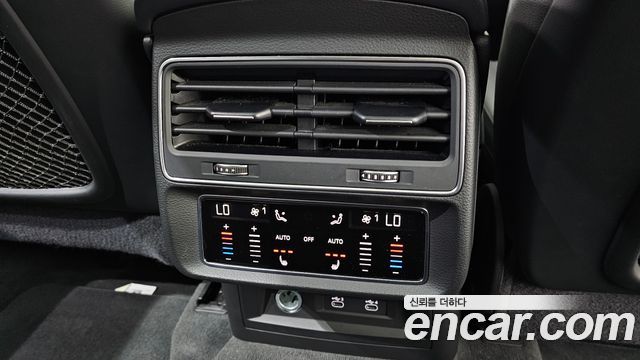 Audi Q7 2021 — photo 24