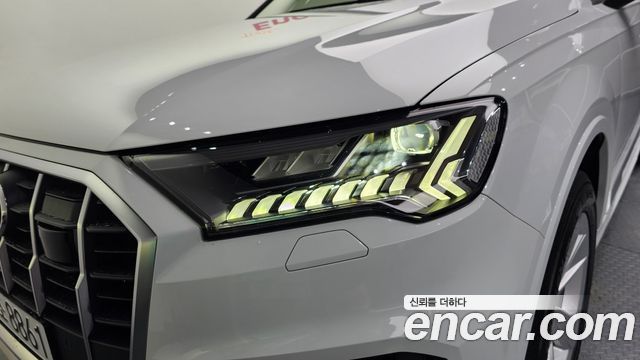 Audi Q7 2021 — photo 8