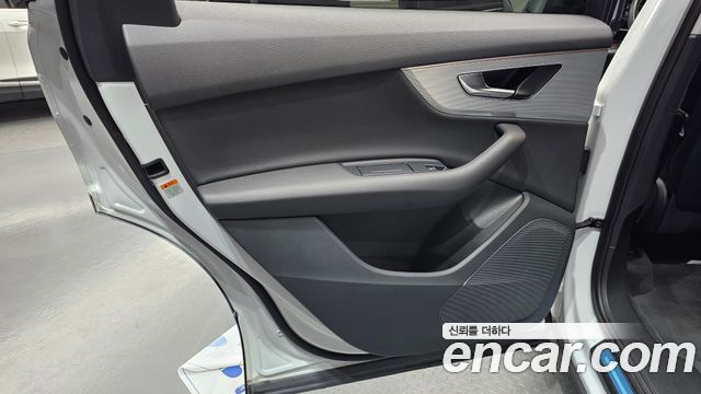 Audi Q7 2021 — photo 15