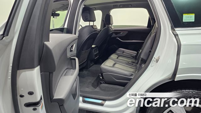 Audi Q7 2021 — photo 16