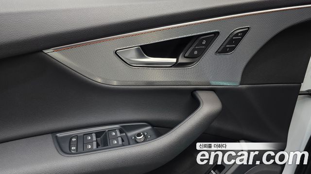 Audi Q7 2021 — photo 27