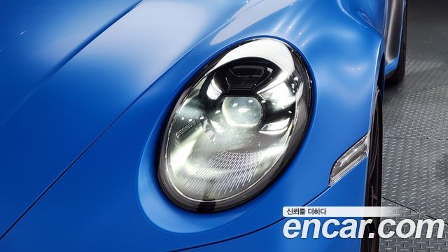 Porsche 911 2023 — photo 8