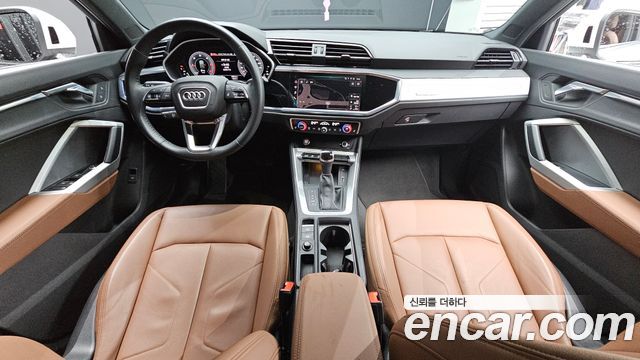 Audi Q3 2020 — photo 10