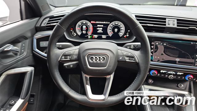 Audi Q3 2020 — photo 18