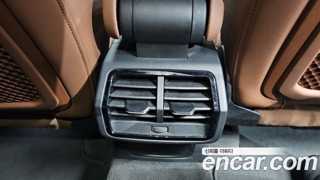 Audi Q3 2020 — photo 24