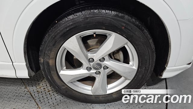 Audi Q3 2020 — photo 7