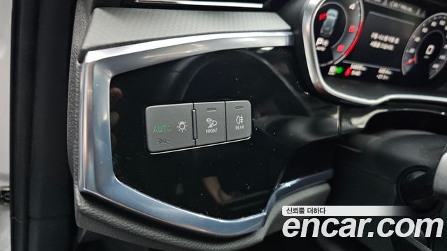 Audi Q3 2020 — photo 29