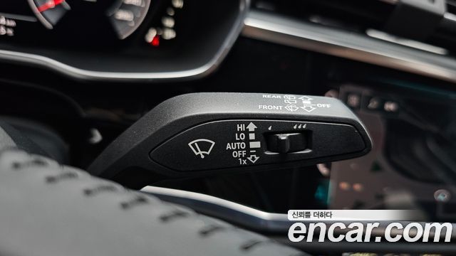 Audi Q3 2020 — photo 30