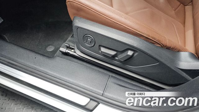 Audi Q3 2020 — photo 32