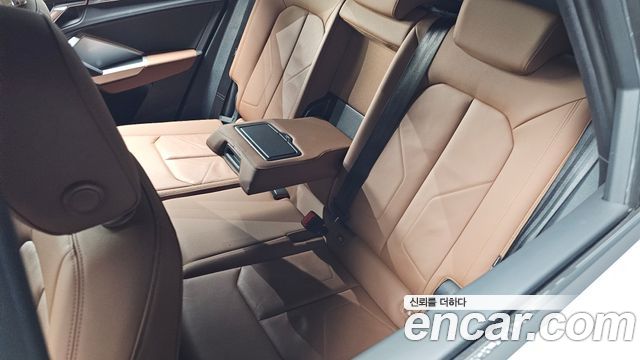 Audi Q3 2020 — photo 33