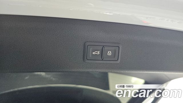 Audi Q3 2020 — photo 34
