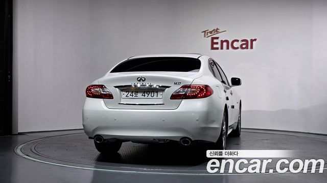 Infiniti M 2011 — photo 4