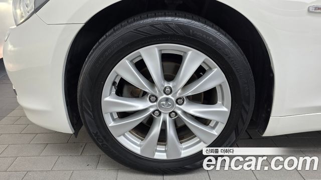 Infiniti M 2011 — photo 5