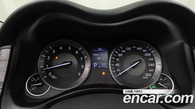 Infiniti M 2011 — photo 8