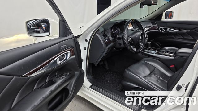 Infiniti M 2011 — photo 10