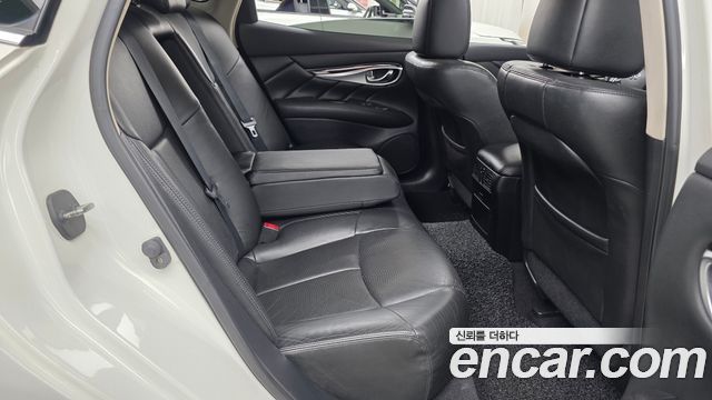 Infiniti M 2011 — photo 11