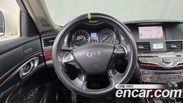Infiniti M 2011 — photo 12
