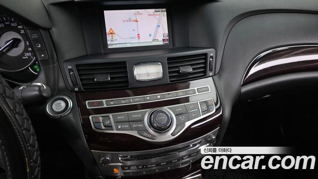 Infiniti M 2011 — photo 13