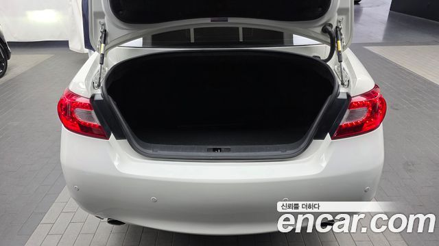 Infiniti M 2011 — photo 20