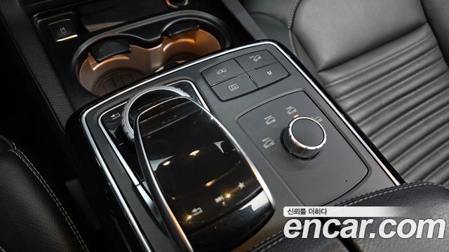 Mercedes-Benz GLE-Class 2018 — photo 9