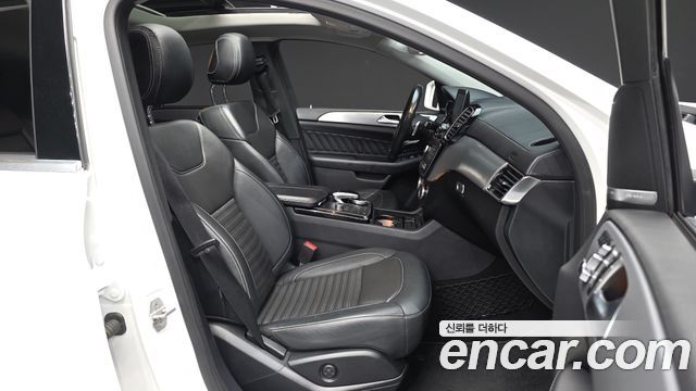 Mercedes-Benz GLE-Class 2018 — photo 11