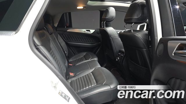 Mercedes-Benz GLE-Class 2018 — photo 12