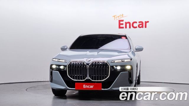 BMW 7-Series 2023 — photo 3