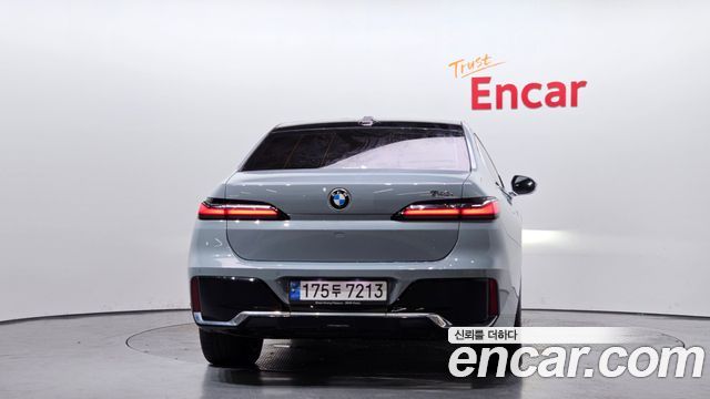 BMW 7-Series 2023 — photo 4