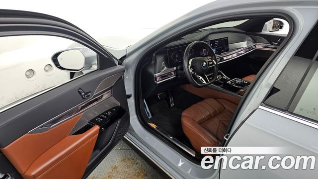BMW 7-Series 2023 — photo 13