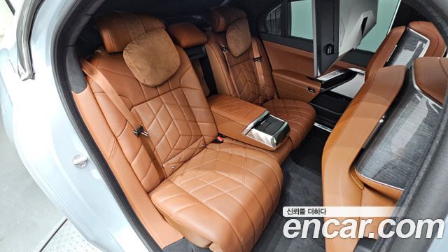 BMW 7-Series 2023 — photo 17