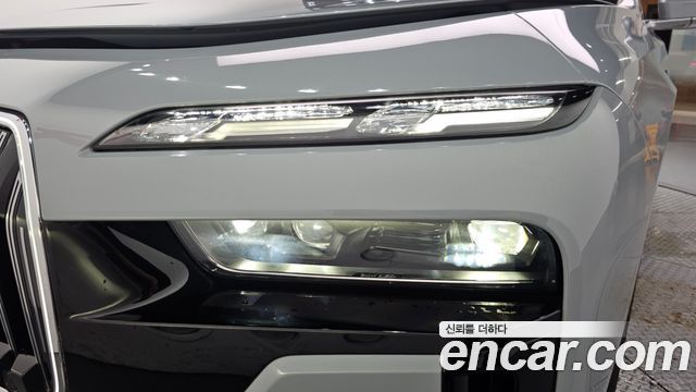 BMW 7-Series 2023 — photo 8