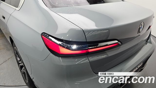 BMW 7-Series 2023 — photo 9