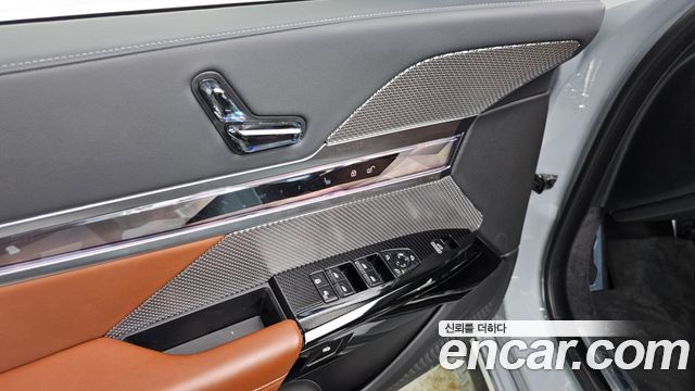 BMW 7-Series 2023 — photo 29