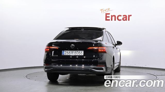 Volkswagen Jetta 2023 — photo 4