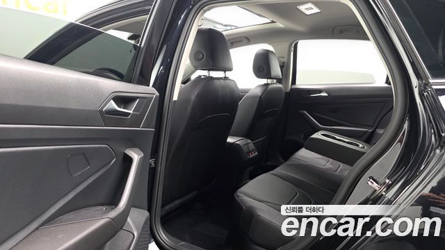 Volkswagen Jetta 2023 — photo 11