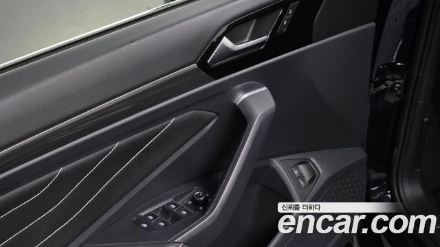 Volkswagen Jetta 2023 — photo 16