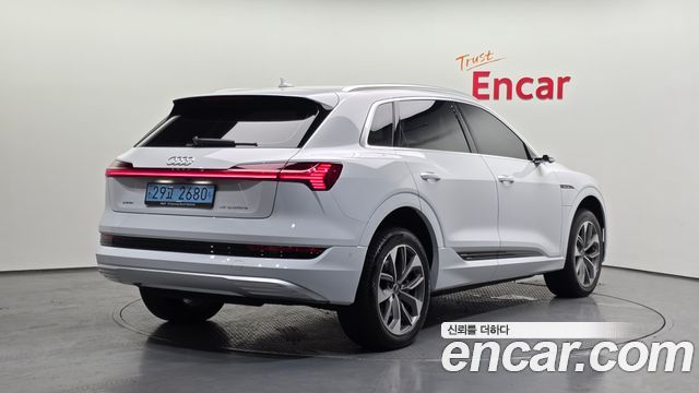 Audi e-tron 2022 — photo 2